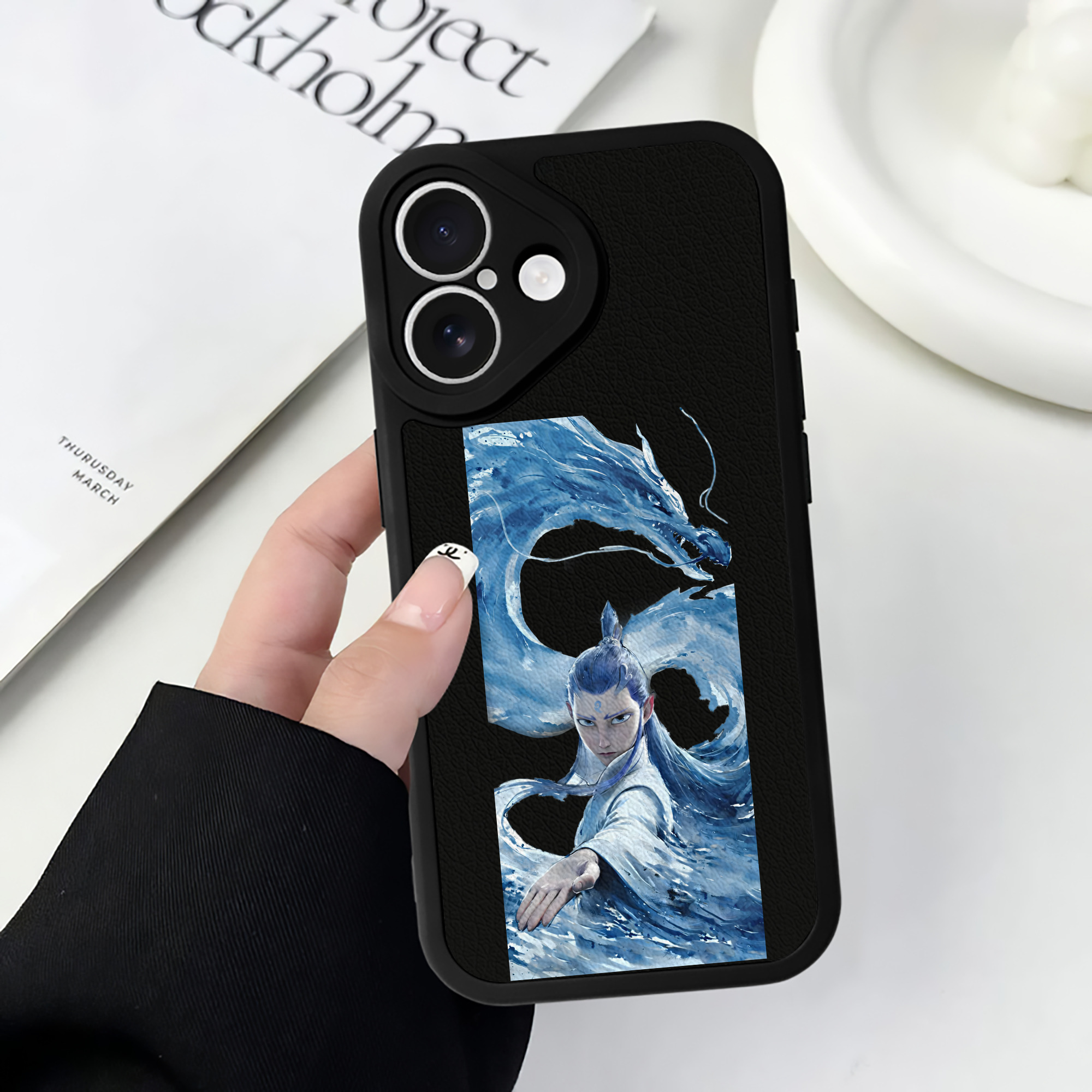 （画像用） Ne Zha 2 ナタ 魔童の大暴れ 【iPhone 16シリーズ対応】シリコンスマホケース（レザー調） 材質：シリコン